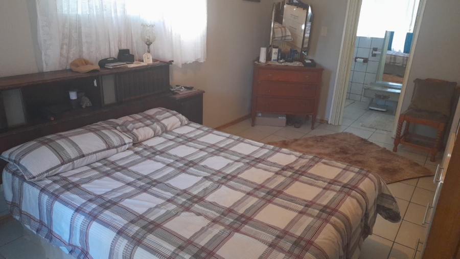 To Let 4 Bedroom Property for Rent in La Hoff North West